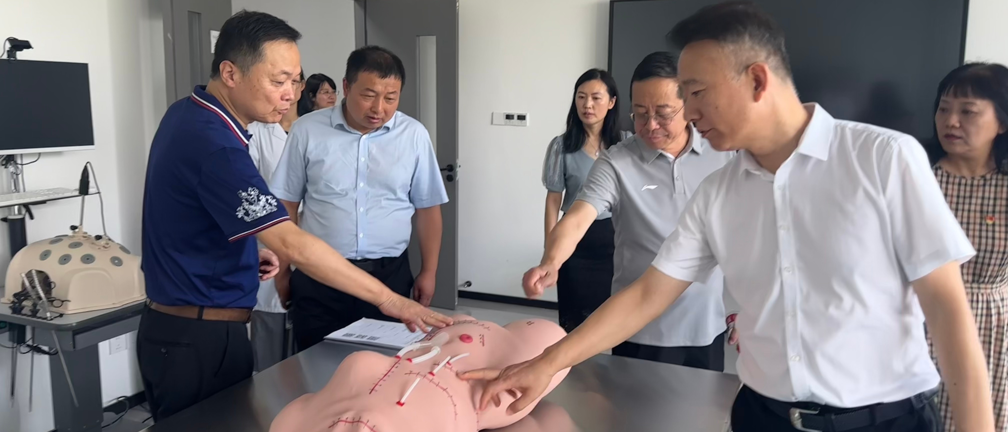 学校开展医学生实习教学检查和慰问活动