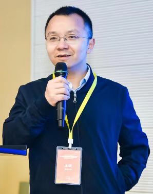 西北大学创新论坛第一千三百九十讲：Floquet engineering symmetry-breaking and topological states under light irradiation