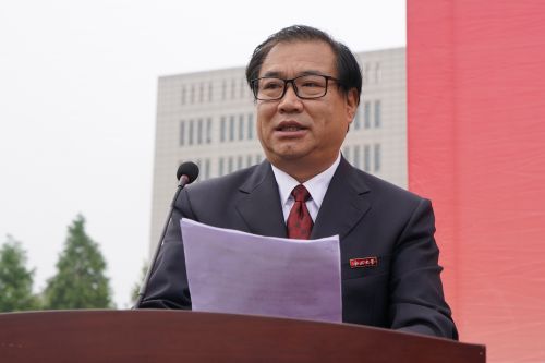 王校长.jpg