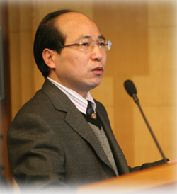 西北大学创新论坛第一千零一讲暨校庆118周年学术讲座：从天然黏土矿物绿色制备高性能SRC脱硝分子筛