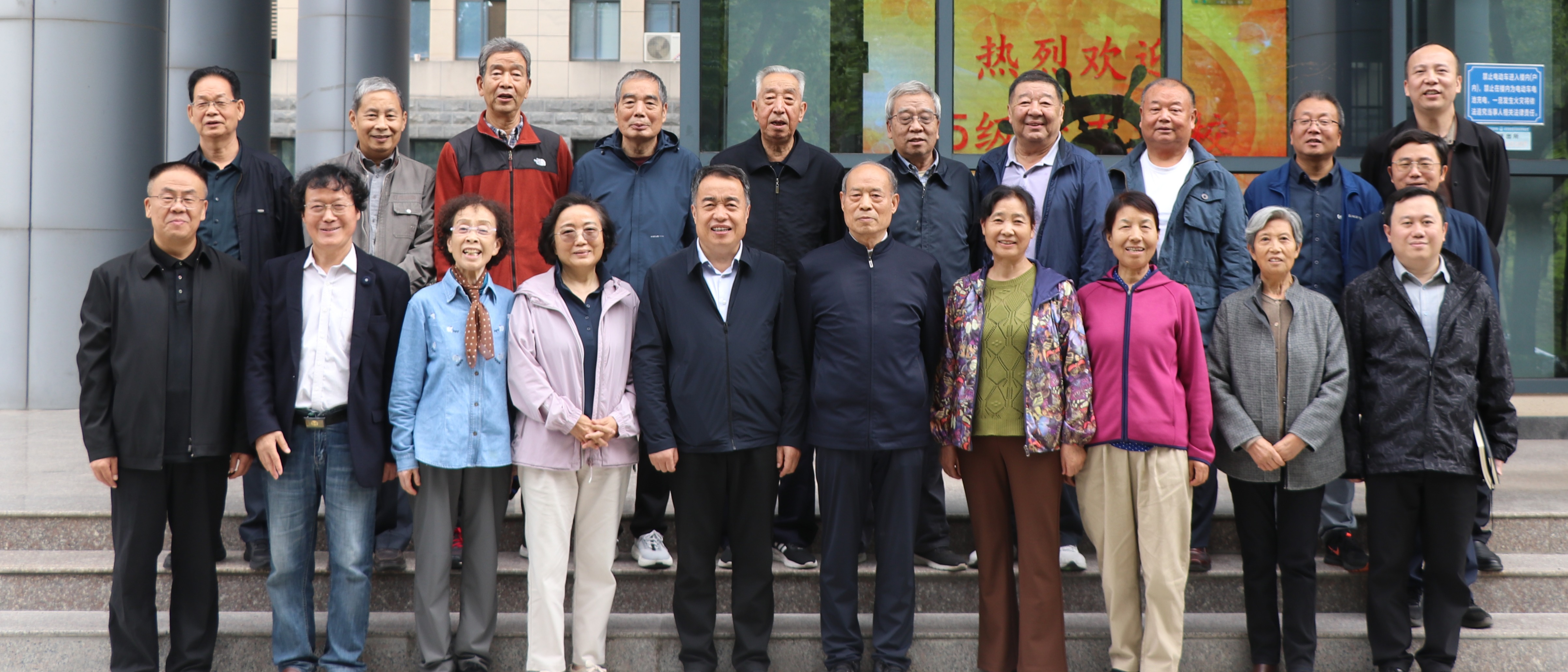 物理学院举行1975级校友返校座谈会