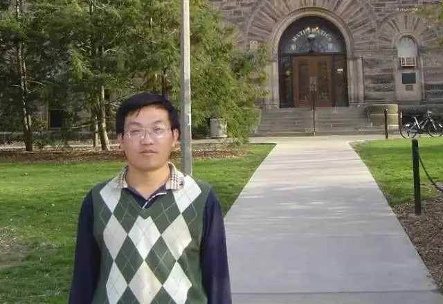 西北大学创新论坛第一千六百八十一讲：Problems and results on determinants involving Legendre symbols