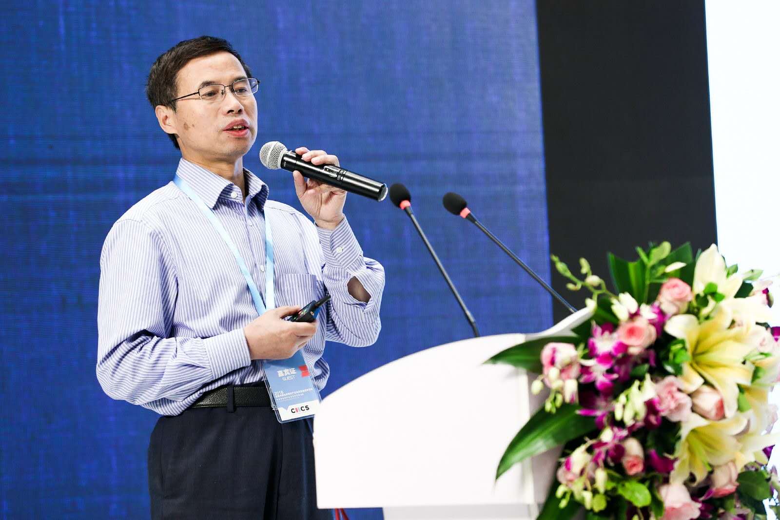 西北大学创新论坛第九百六十九讲：超分子可见光催化及环境、能源和肿瘤治疗探索